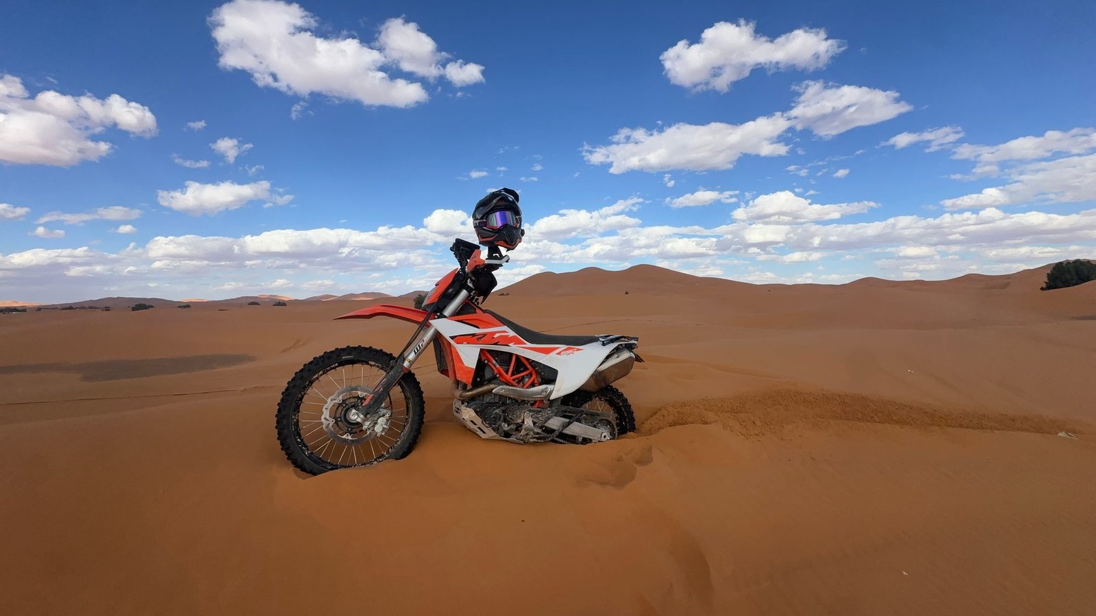 Raid Xperience Marruecos: moto en las dunas
